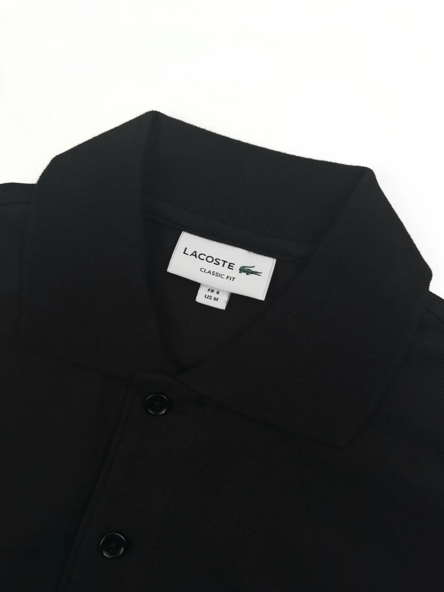 Lacoste Crocodile Logo Polo Shirt Custom Glazed Bee Extract Cotton Delicate and Soft Comfortable Breathable Soft Black with a Breathable Feeling Not Heavy and Unobtrusive Using the Most Calm Tones to Interpret French Relaxation The Iconic Little Crocodile Comes to Your Heart On the Pure Black Canvas, it outlines a low-key edge with a vivid attitude and simplifies the complexities. It uses black as the base and green crocodile as the print to show the texture and brand heritage in a low-key manner. Process 1: Use car seal technology Make independent embroidery chapters through computer embroidery, then position them and sew them to fix them on the clothes. They have a strong three-dimensional effect, are strong and washable, and have stable quality. Process 2: The fabrics have been fermented and washed. They have a better feel and texture. They are not easy to deform, not easy to shrink, not easy to fade, and maintain long-term beauty. Accessories: Customized 1:1 Lacoste crocodile logo Customized 1:1 Lacoste trademark Version: Fitted version Size: S M L XL Style number: CC 968